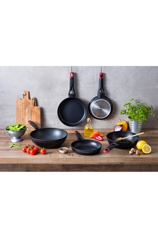 3 poêles et 2 casseroles Optima
