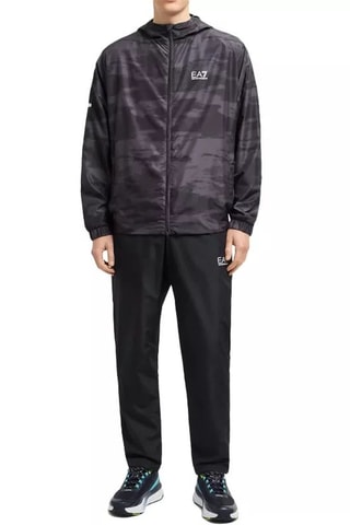 Chaqueta con capucha y pantalón