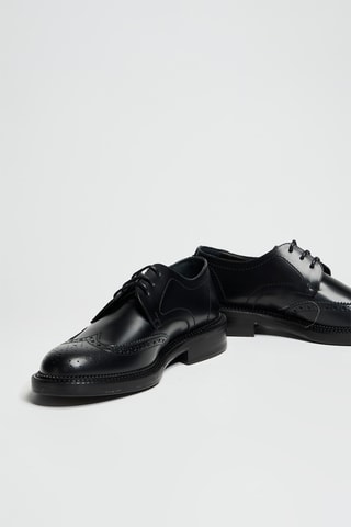 Stringate in pelle verniciata - Nero