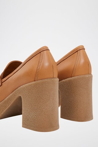 Mocassini con tacco in pelle - Cammello