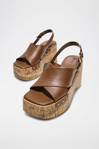 Sandali con zeppa - Marrone
