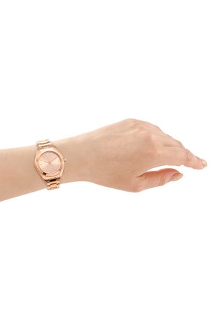 Montre à quartz en acier et doré à l'or rose