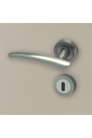 2 poignées de porte à clé Bergame - 13,5 x 2,4 x 6,2 cm - finition satin/nickel