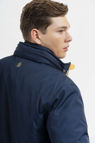 Chaqueta regular fit con capucha - Azul marino