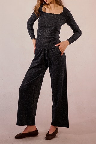 Pull - Noir - Molly Bracken