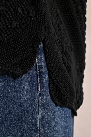 Pull - Noir - Molly Bracken