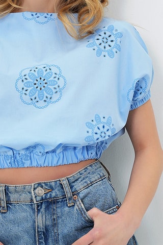 Crop top en broderie anglaise - Bleu