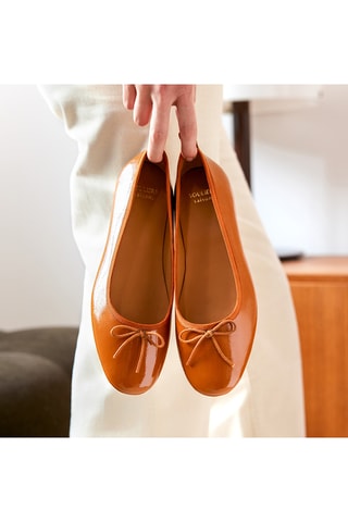 Ballerines en cuir verni Camille - Camel