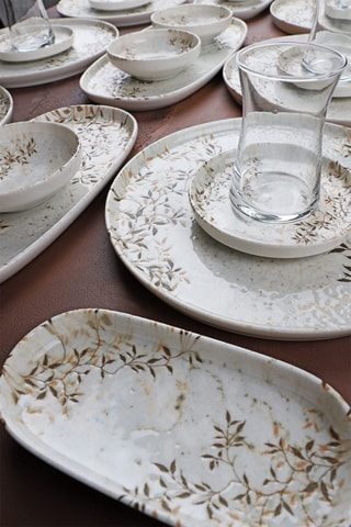 Service de petit déjeuner  en porcelaine - 29 pièces