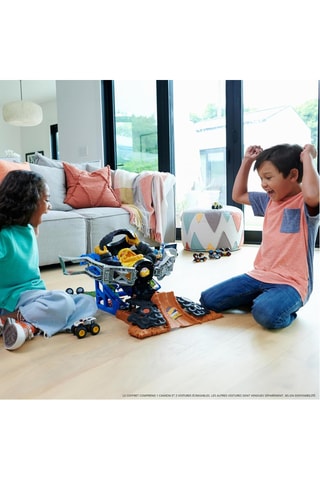 Monster Trucks Arena Smashers Combat Mega-Wres vs Gorzilla Hot Wheels - Desde 4 años