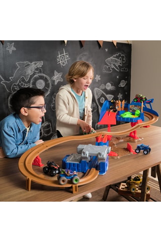 Pista de coches Monster Jam Supercharge Speedway con Megalodon y Toro Loco - Desde 5 años