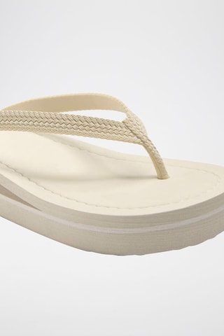 Chinelos de dedo com plataforma - Creme