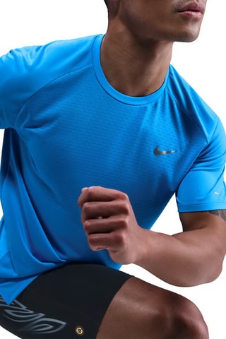 T-shirt de running Nike Stride - Bleu clair