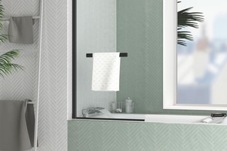 Pare baignoire rabattable en verre trempé avec porte-serviette Essentiel - 70 x 120 cm