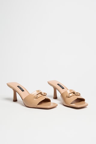 Sandali in vernice con tacco - Nude