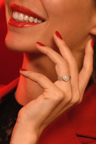 Anillo - 
Oro blanco y diamantes