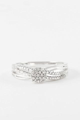 Anillo - 
Oro blanco y diamantes