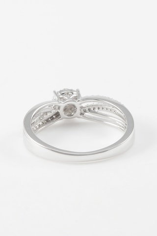 Anillo - 
Oro blanco y diamantes