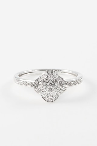 Anillo - 
Oro blanco y diamantes naturales