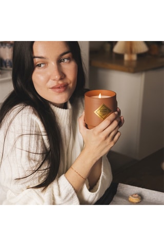 Bougie parfumée - Cannelle poudrée - Bracelet acier inoxydable doré & corail - 200 g