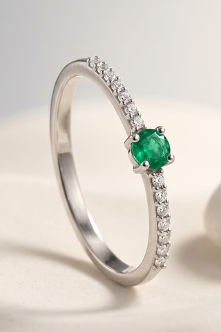 Anillo - Oro blanco, topacios y esmeralda