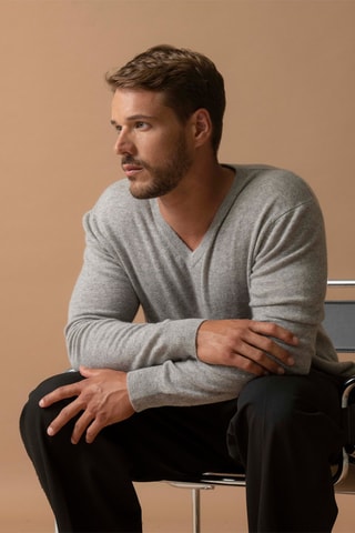Jersey Alexander 100 % cachemir, 2 hilos - Cuello de pico. - Gris