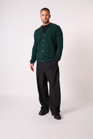 Cárdigan Errol 100 % cachemir, 2 hilos - Cuello de pico. - Verde
