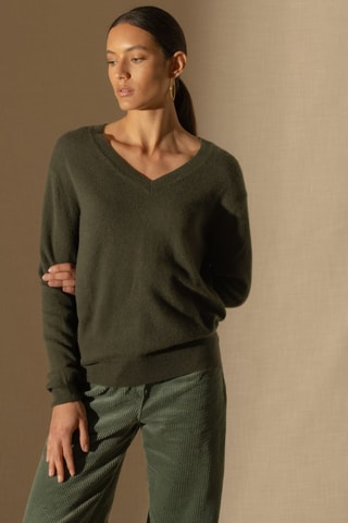 Jersey Kalie 100 % cachemir, 2 hilos - Cuello de pico. - Caqui