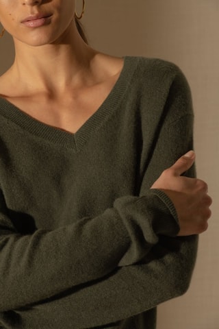 Jersey Kalie 100 % cachemir, 2 hilos - Cuello de pico. - Caqui