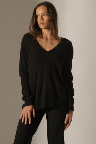 Jersey Lova 100 % cachemir, 2 hilos - Cuello de pico. - Negro