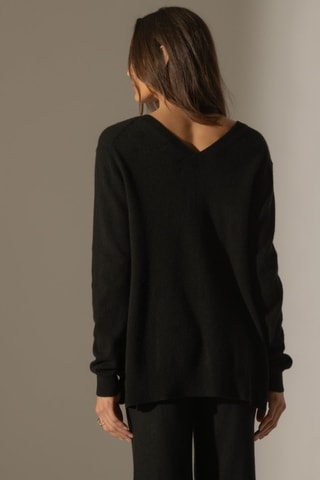Jersey Lova 100 % cachemir, 2 hilos - Cuello de pico. - Negro