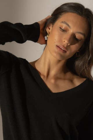 Jersey Penelope 100 % cachemir, 2 hilos - Cuello de pico. - Negro
