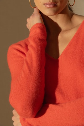 Jersey Shannon 100 % cachemir, 2 hilos - Cuello de pico. - Naranja