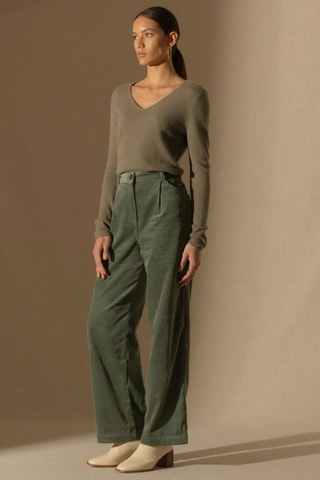 Jersey Shannon 100 % cachemir, 2 hilos - Cuello de pico. - Caqui