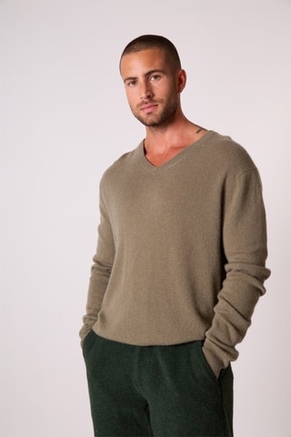 Jersey Alexander 100 % cachemir, 2 hilos - Cuello de pico. - Caqui