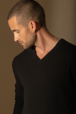 Jersey Lorenzo 100 % cachemir, 2 hilos - Cuello de pico. - Negro
