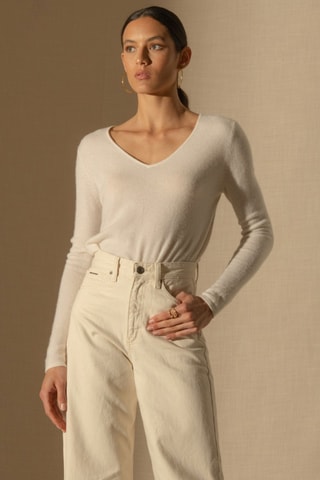 Jersey Shannon 100 % cachemir, 2 hilos - Cuello de pico. - Crudo