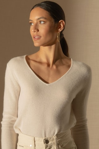 Jersey Shannon 100 % cachemir, 2 hilos - Cuello de pico. - Crudo