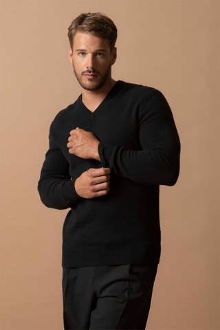 Jersey Enzo 100 % cachemir 4 hilos - Cuello de pico. - Negro