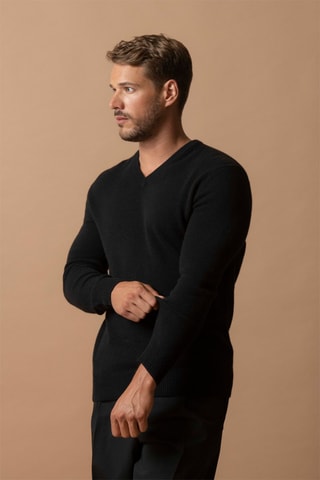 Jersey Enzo 100 % cachemir 4 hilos - Cuello de pico. - Negro