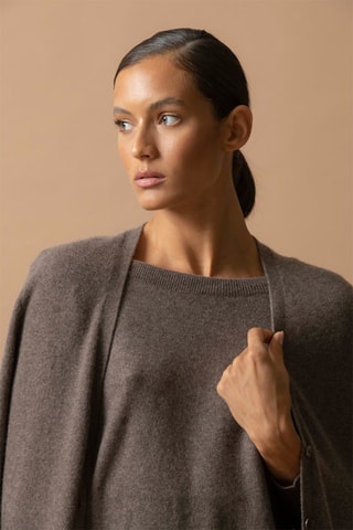 Cárdigan Pearl 100 % cachemir, 2 hilos - Cuello de pico. - Topo