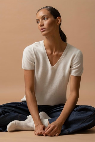 Camiseta Efimia 100 % cachemir, 2 hilos - Cuello de pico. - Crudo