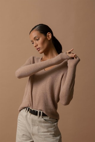 Jersey Shannon 100 % cachemir, 2 hilos - Cuello de pico. - Camel