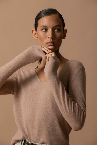 Jersey Shannon 100 % cachemir, 2 hilos - Cuello de pico. - Camel