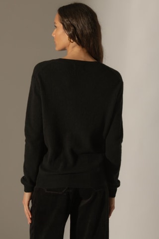 Jersey Kalie 100 % cachemir - Cuello de pico. - Negro