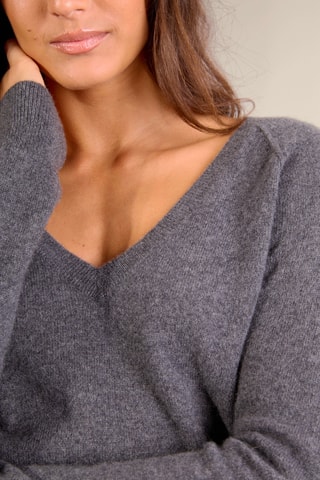 Jersey loose Penelope 100 % cachemir, 4 hilos - Cuello de pico. - Antracita