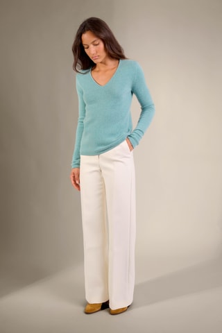 Jersey slim fit Gaby 100 % cachemir, 4 hilos - Cuello de pico, 226 gr - Verde
