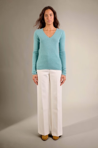 Jersey slim fit Gaby 100 % cachemir, 4 hilos - Cuello de pico, 226 gr - Verde