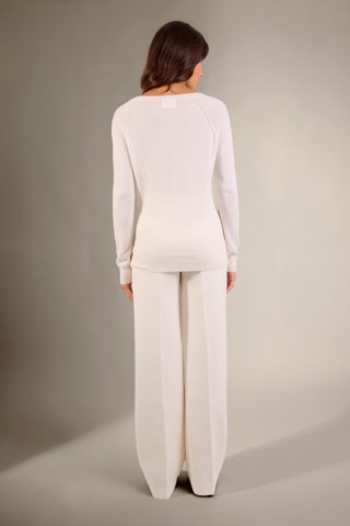 Jersey loose Penelope 100 % cachemir, 2 hilos - Cuello de pico. - Crudo