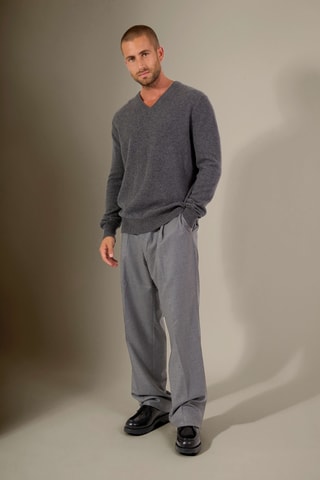 Jersey regular fit Alexander 100 % cachemir, 2 hilos - Cuello de pico. - Antracita